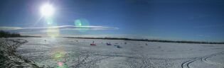 Kiteskiing at Chestermere lake; lots of kites set up.. Shots for this taken withKodak DC3800.  Larger (3789x1156, 560k) version of this available here. 
